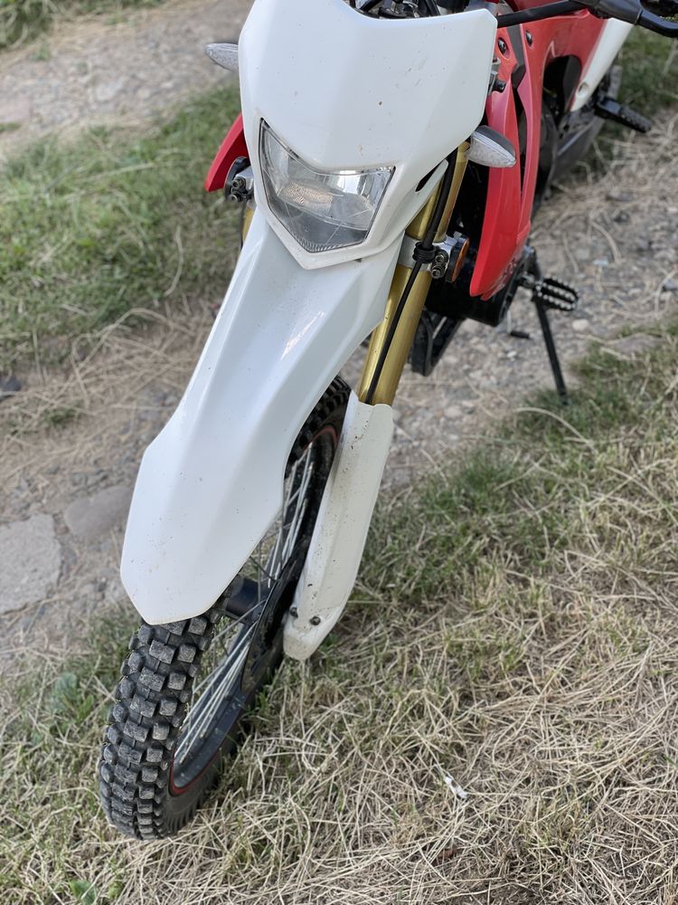 Продам мотоцикл ендуро 250