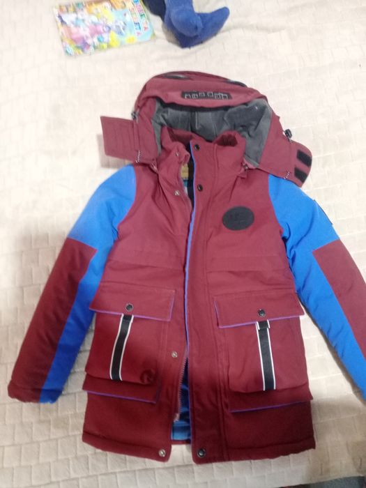 Курточка зима на мальчика 5-6 лет.
