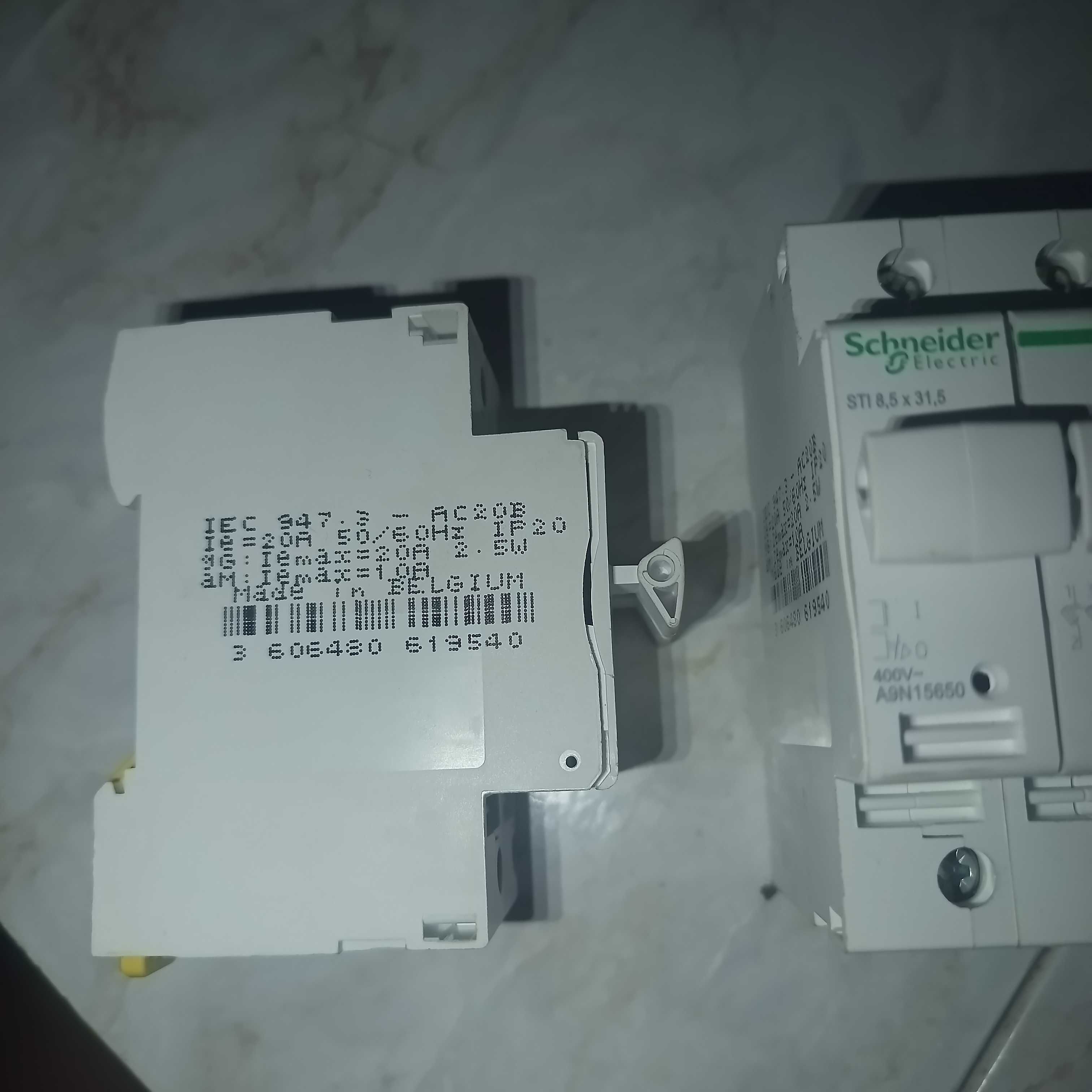 Разъединитель Предохранителей Schneider Electric STI, 2P,20A,8x31