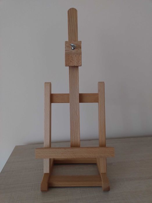 Nowa sztaluga drewniana mała stołowa.