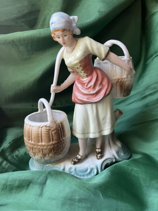 Фарфорова фігурка жінки з кошиками, Regent Japan