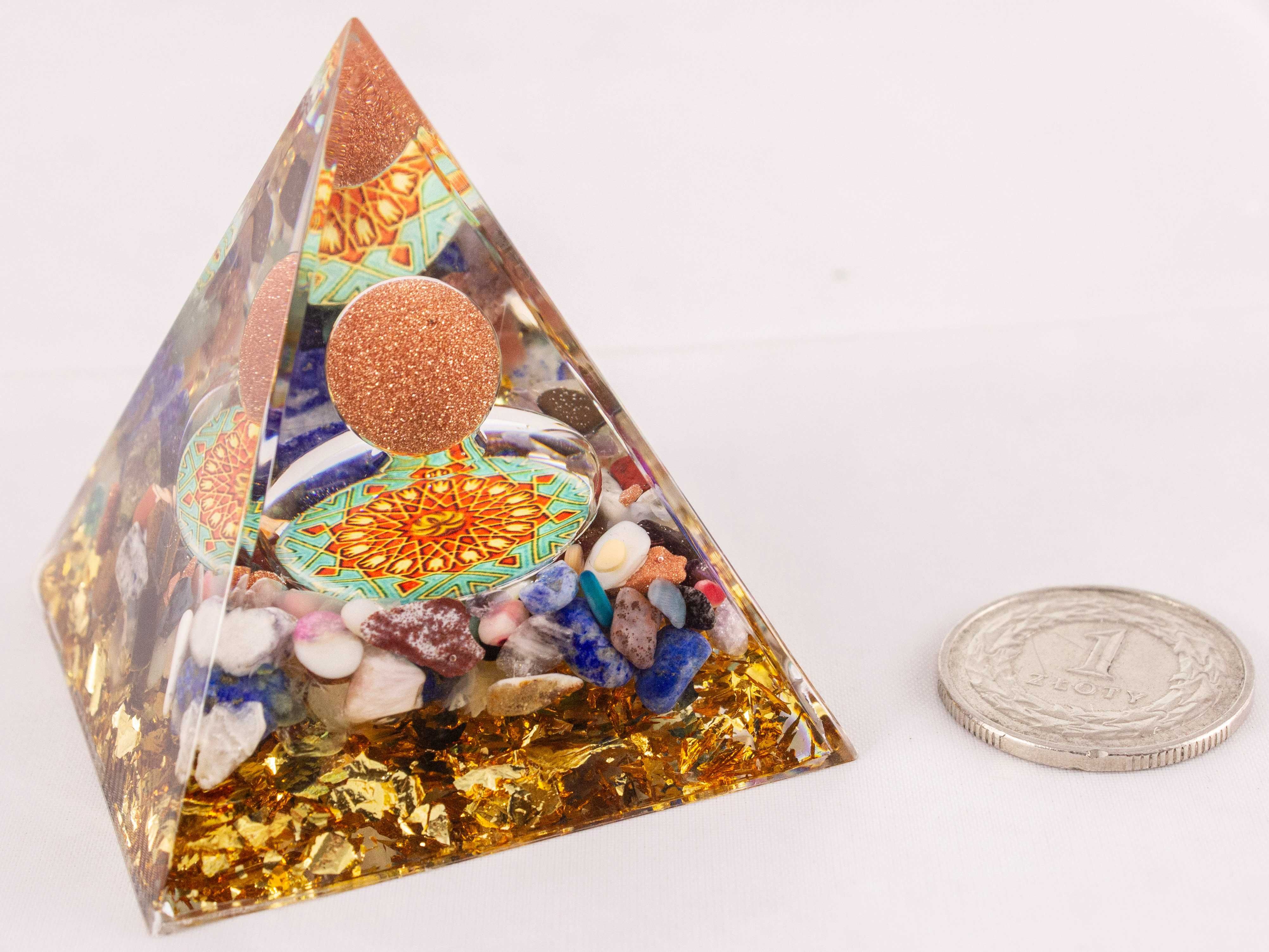 Piękna Piramida Orgonitowa Sodalit Lazuryt Kamień Słoneczny Howlit 5cm