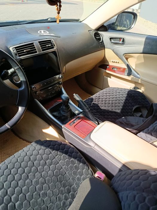 Lexus is 220d 2007