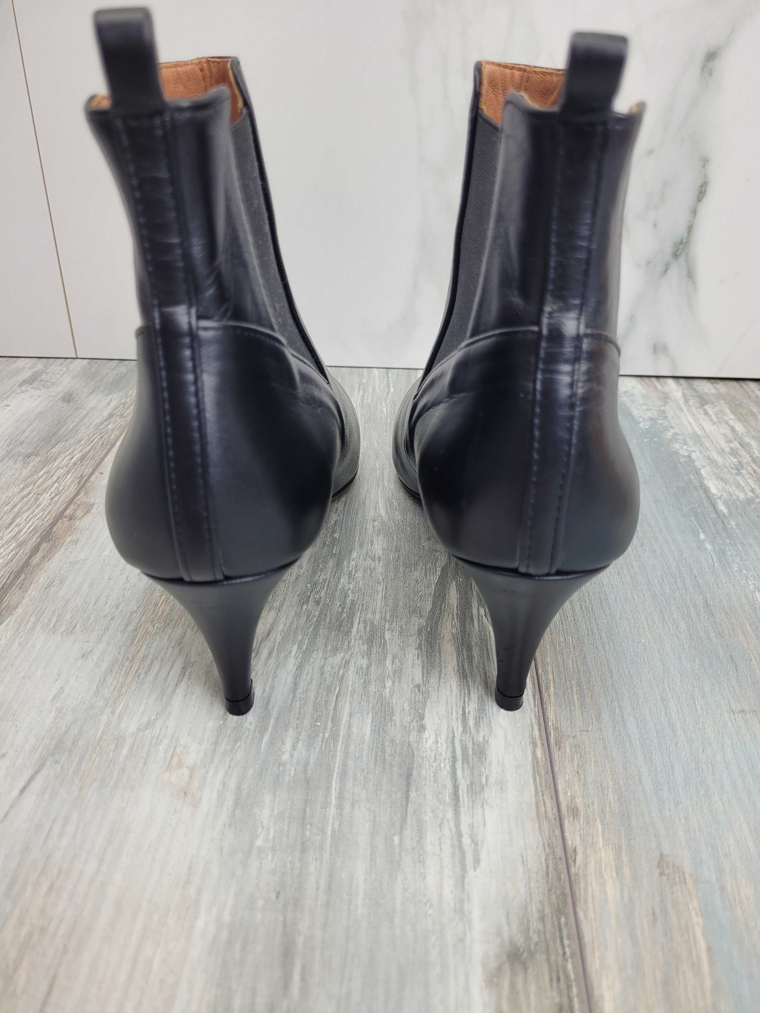 BY MALENE BIRGER Kitten Heel Ankle Boots skóra naturalna modne botki