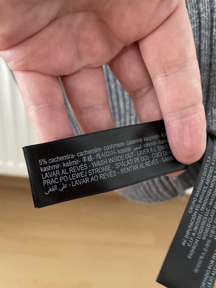 Efektowna kamizelka , sweterek Massimo Dutti.    Wełna  , kaszmir ..