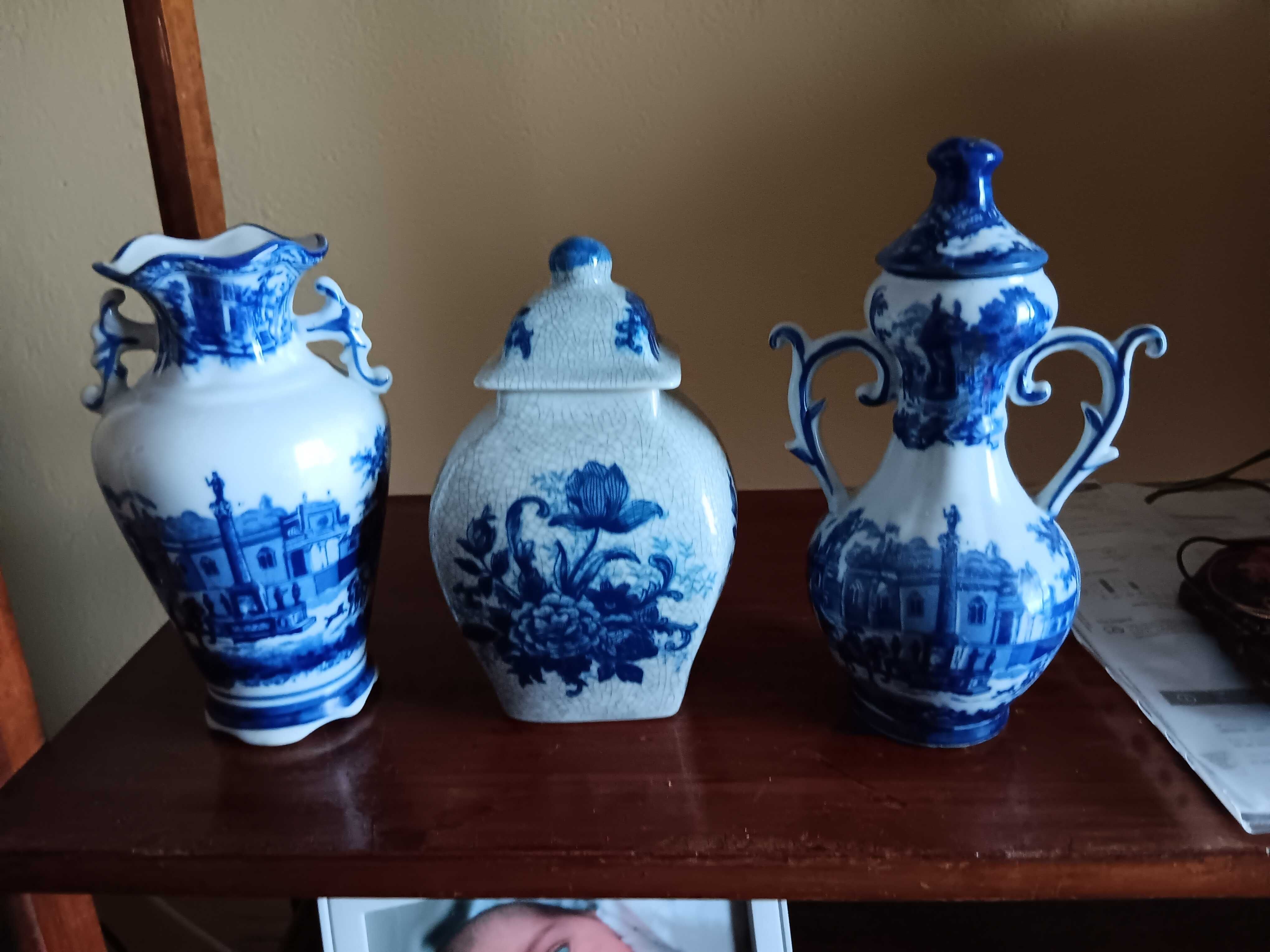 Potes de porcelana antiga