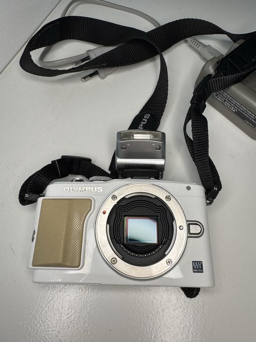 Olympus PEN Lite E-PL + 2 obiektywy + lampa błyskowa