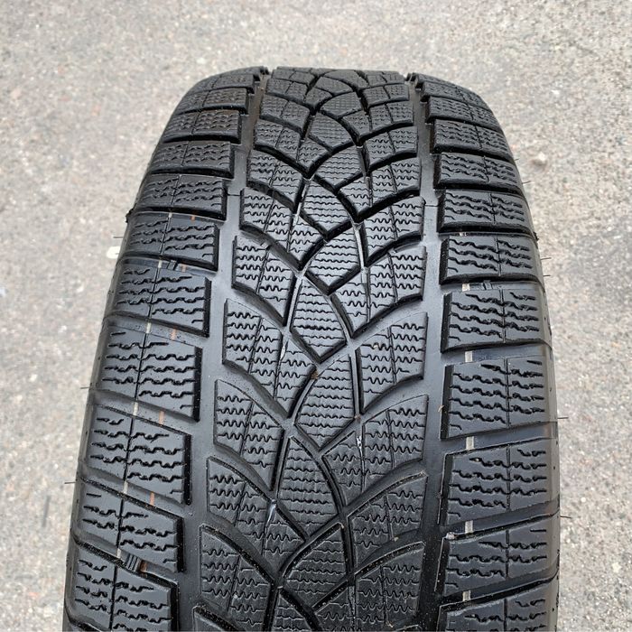 Шина одна Goodyear UltraGrip Performance 235/50 R20 одиночка