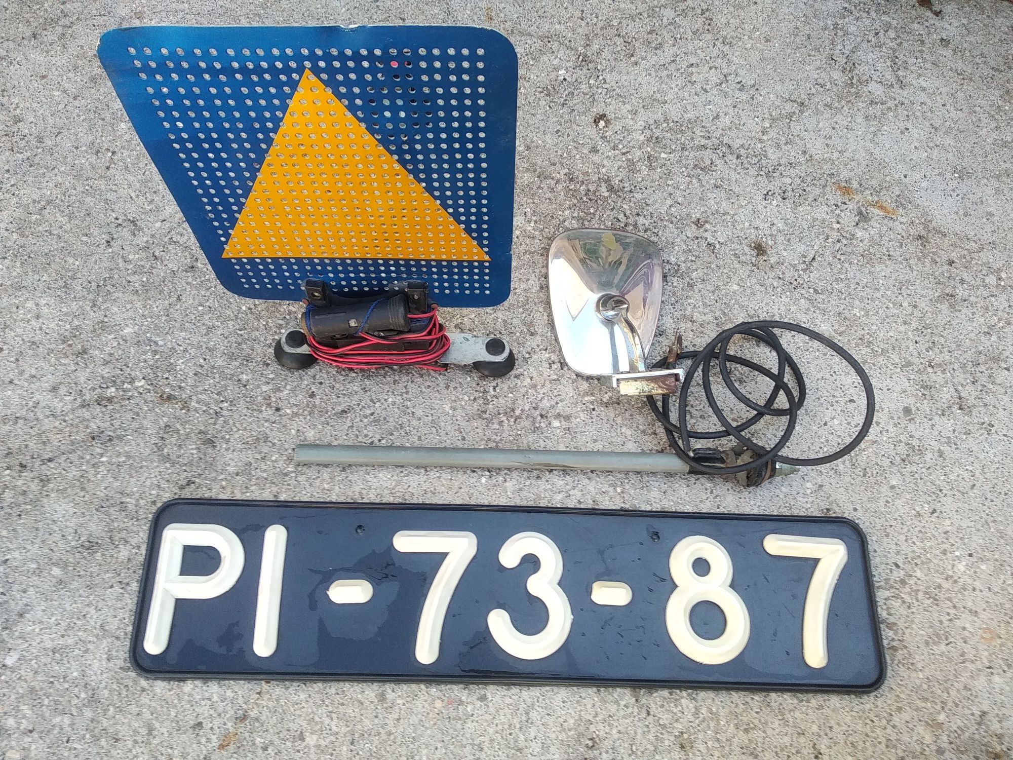 Material e peças de automóveis antigos