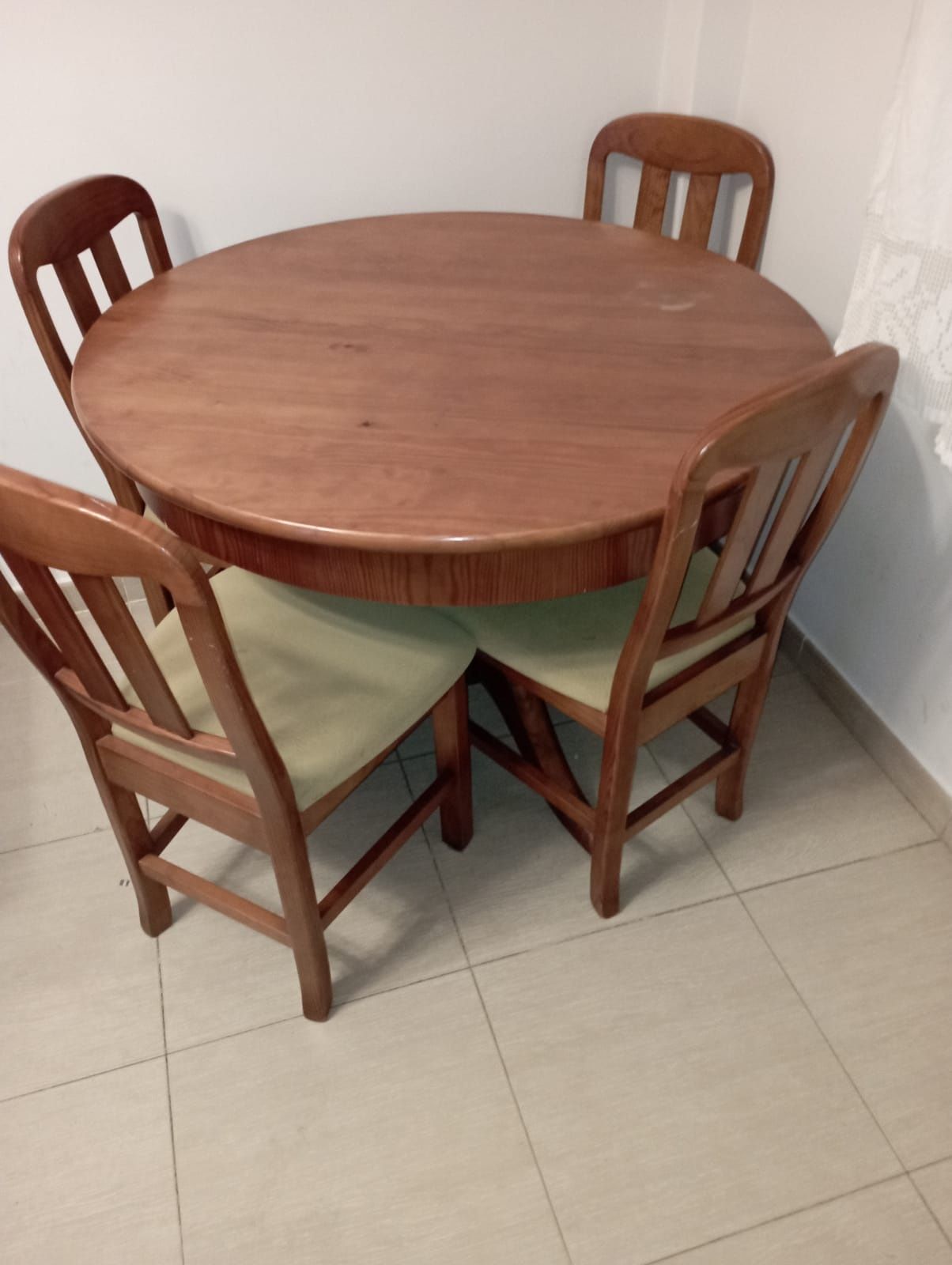 Mesa de jantar redonda extensível em punho mel maciço