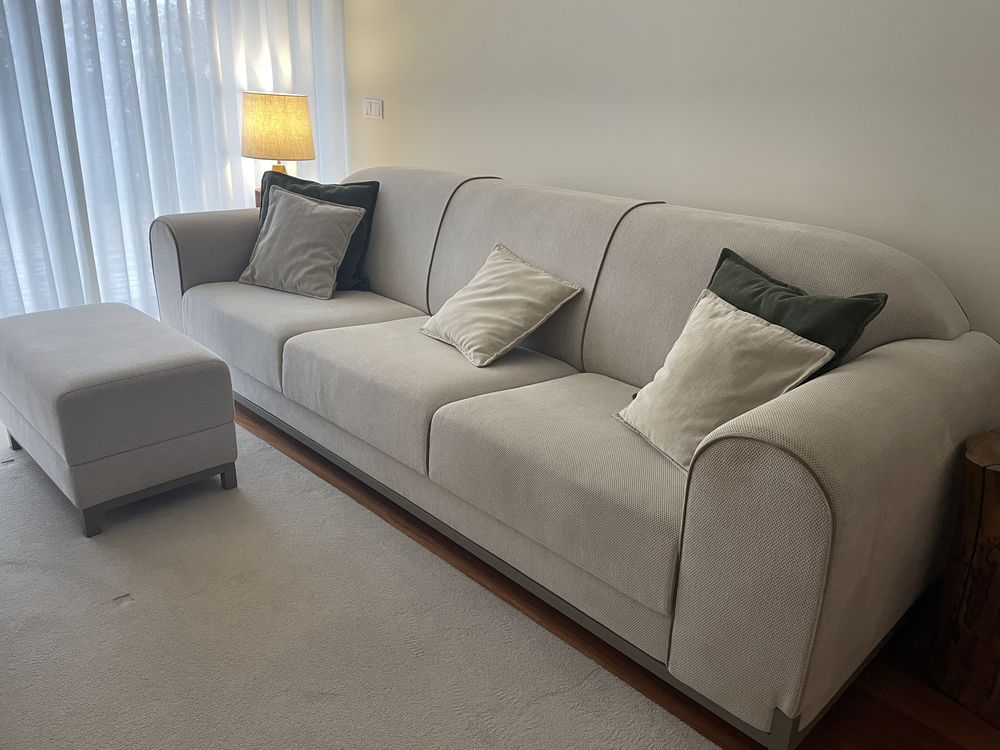 Sofa para 4 pessoas + pouf