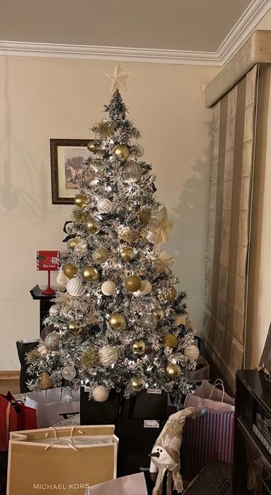 Árvore de Natal Branca com Efeito de Neve