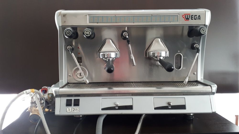Кофемашина Wega Vella 2GR. Професійна кавомашина.