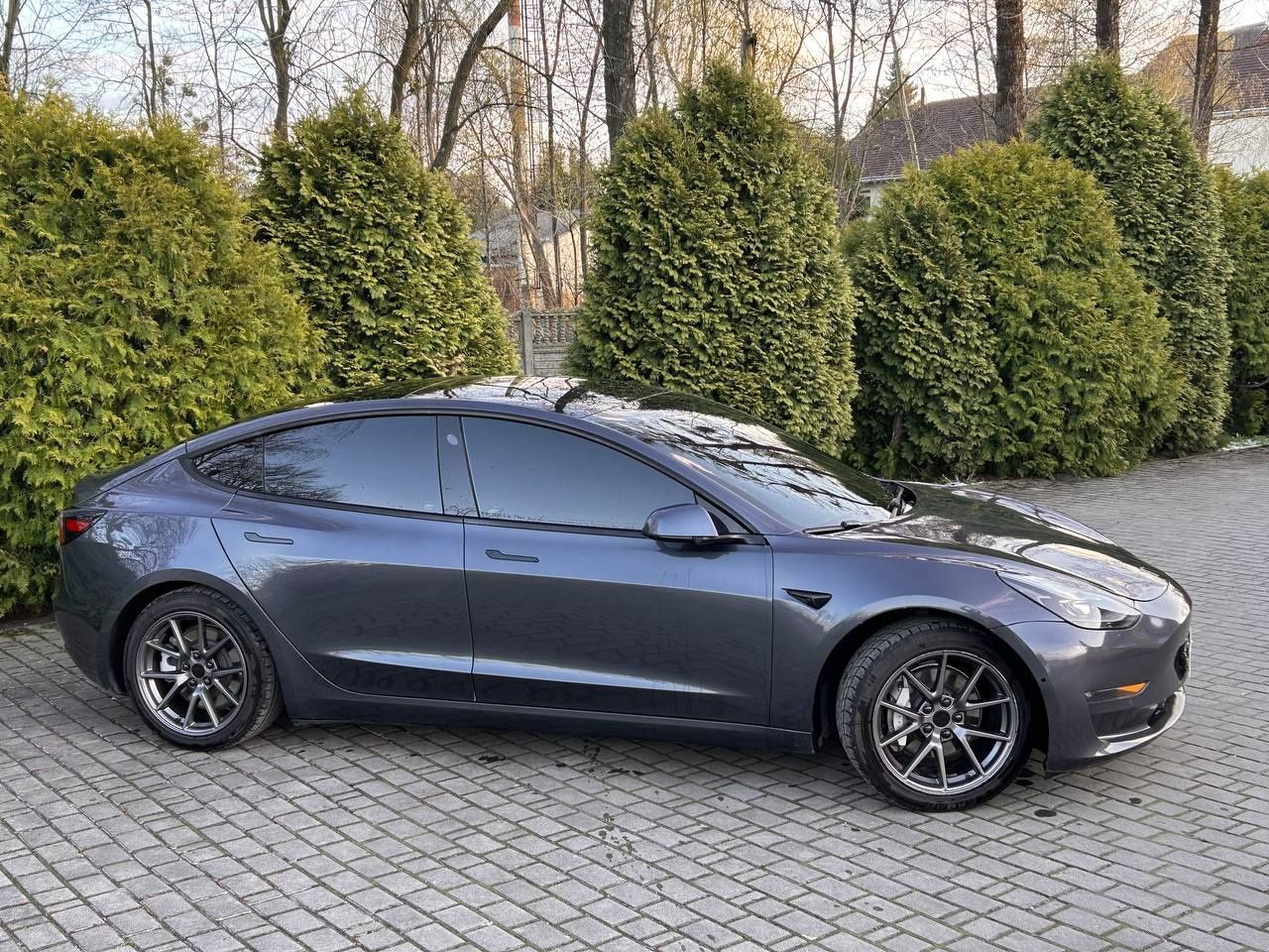 Tesla model 3 2021 рік