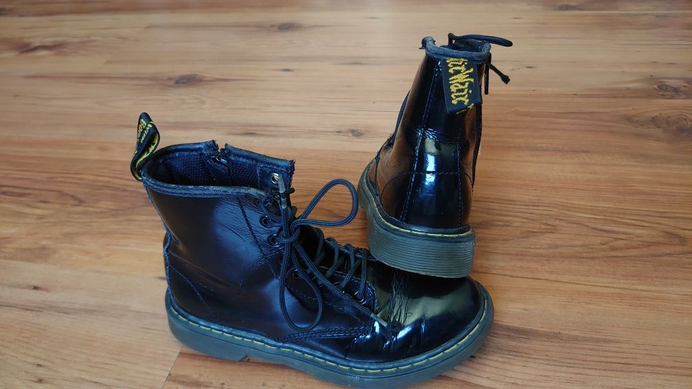 Dr. Martens Delaney glany 32 junior dziecięce czarne wysokie lakierowa