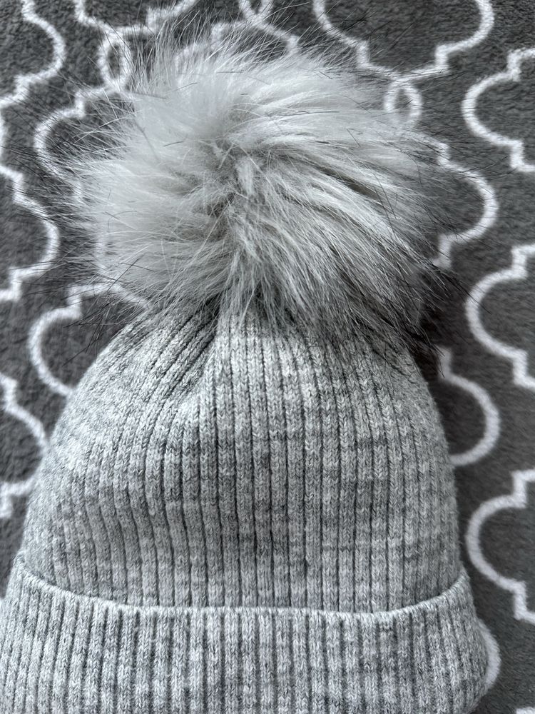 Зимова тепла шапка в ідеальному стані 1-2 роки