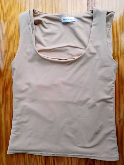 Бежевая майка нюд корректирующая нательная с м 10, гладкий трикотаж