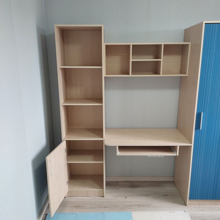 Продаётся книжный шкаф