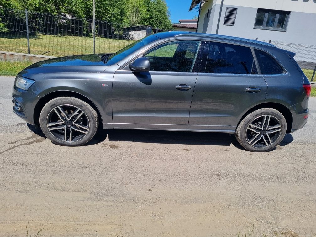 Samochód Audi Q5