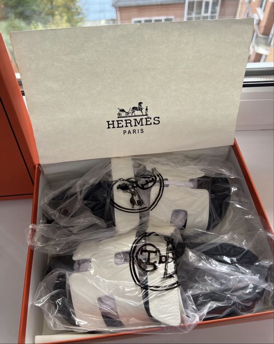 Шльопанці Hermes Chypre