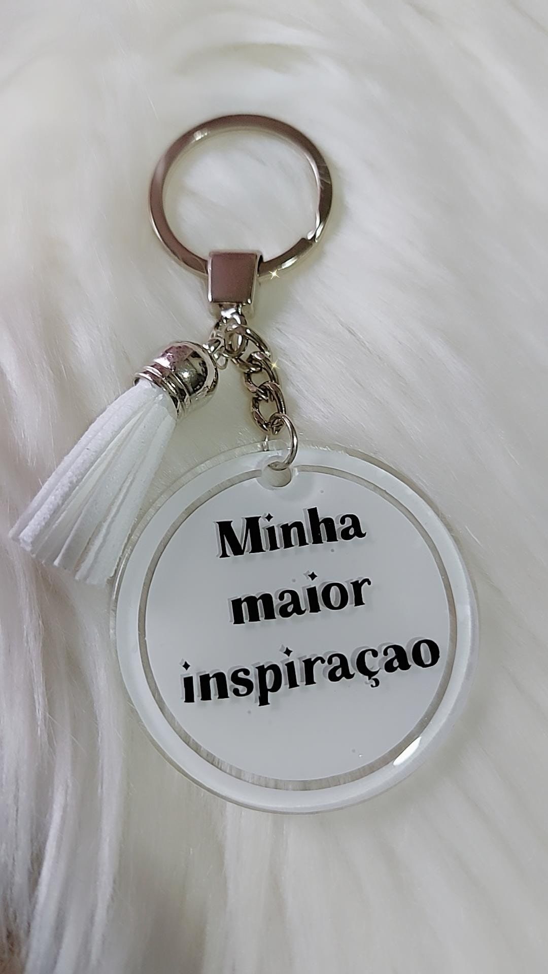 Porta-chaves com foto e frase.