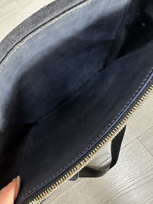 Шкіряна чоловіча сумка-планшет з патріотичним гравіюванням-вишиванка