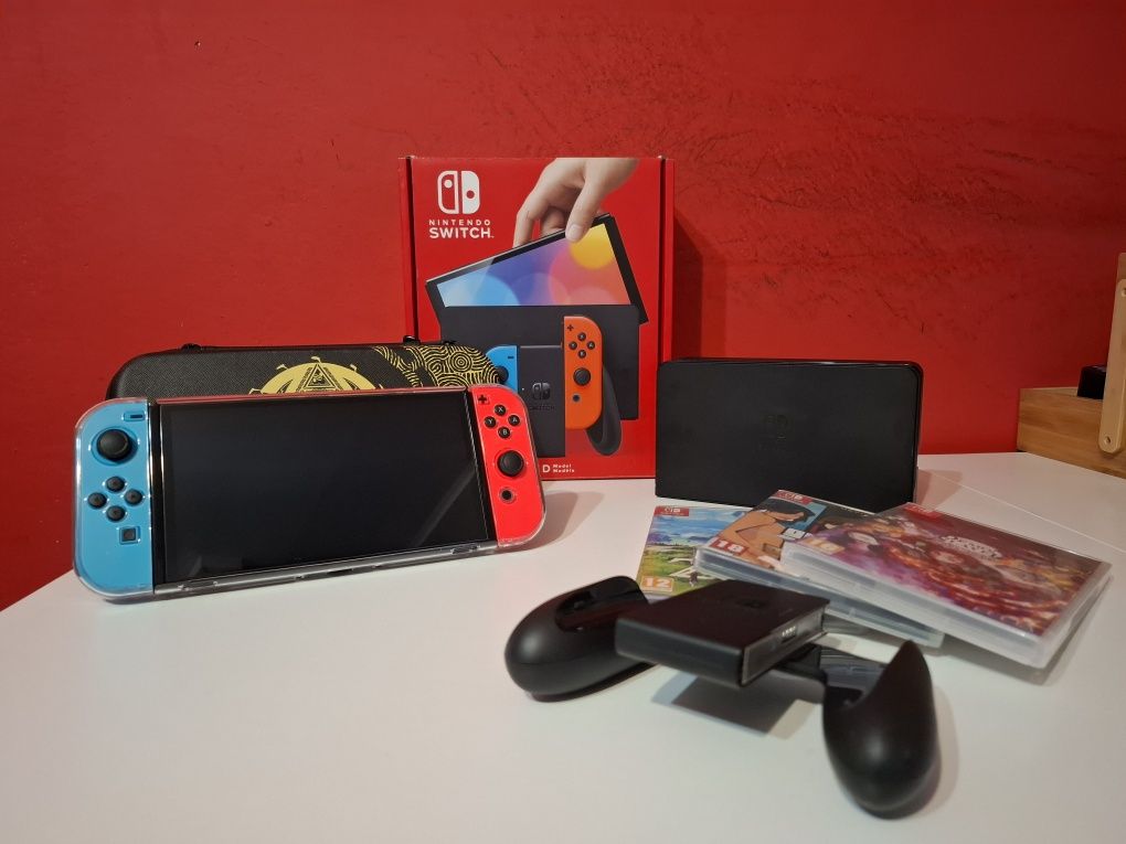 Nintendo Switch OLED + 3 gry + etui