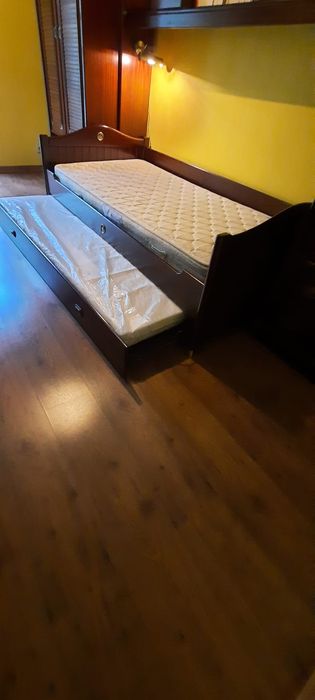 Cama de solteiro dupla de mogno lavável com colchões novos