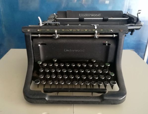 maquina de escrever Underwood - antiga