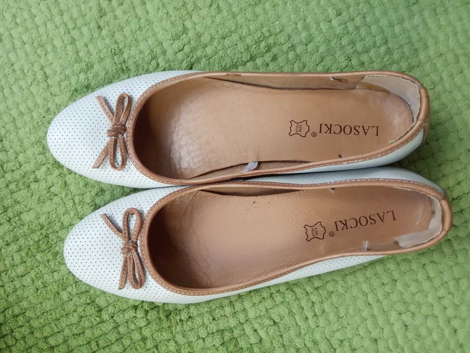 Balerinki Lasocki białe z kokardką rozm. 39