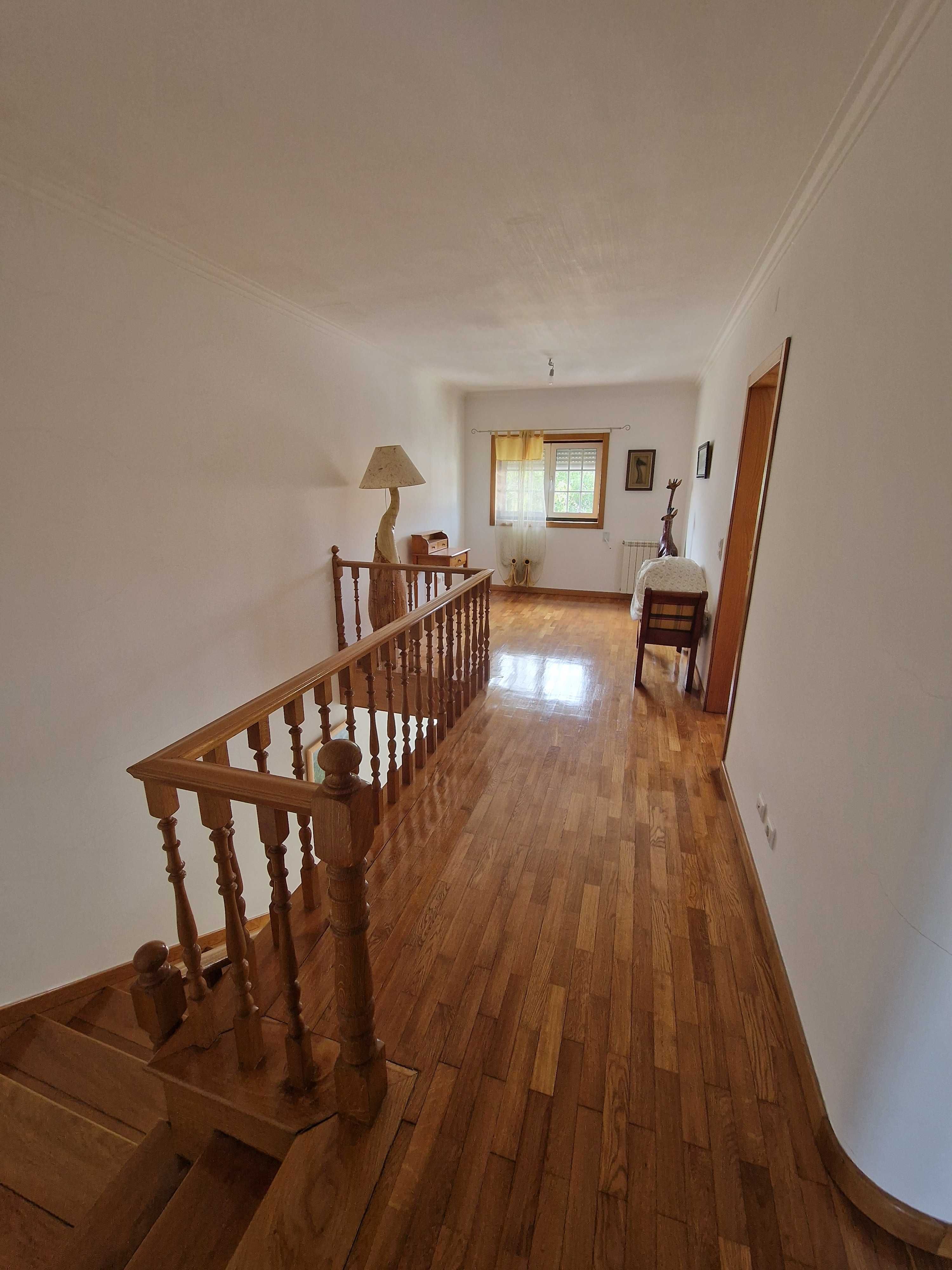 Vende-se casa geminada