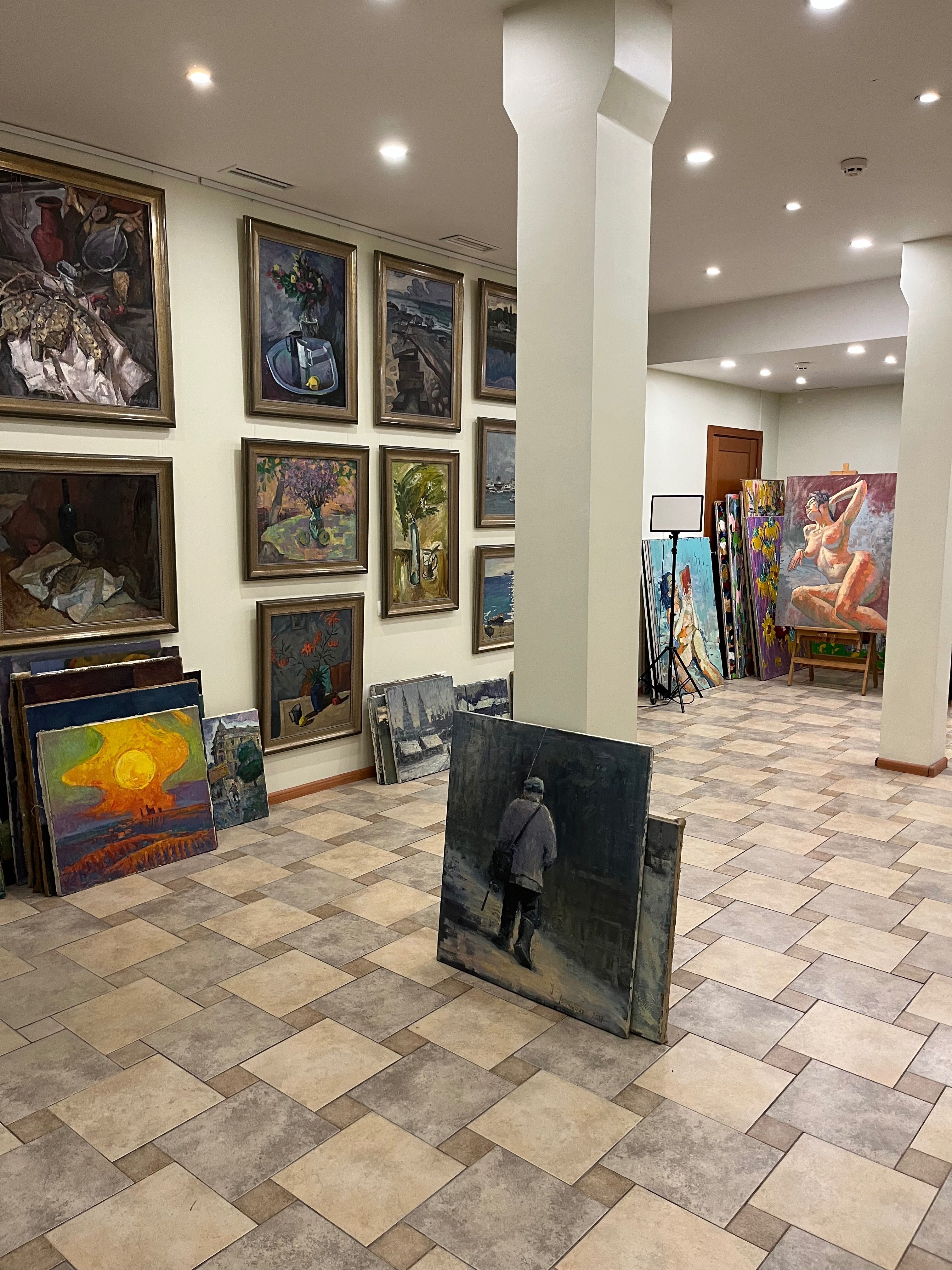 Арт-галерея в центре Киева с коллекцией 410 картин, действующий бизнес