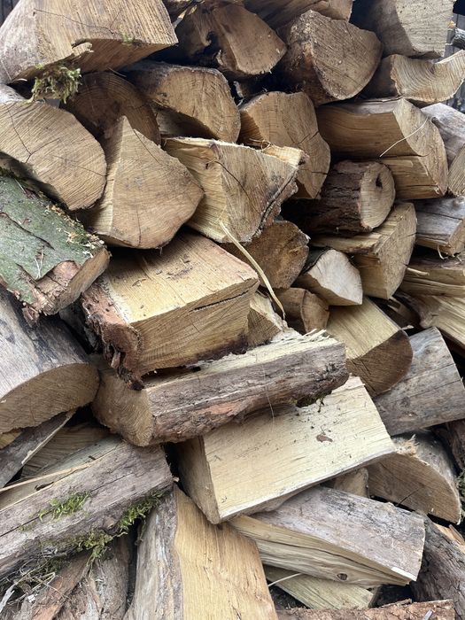 Drzewo drewno kominkowe akacja twarde porąbane dowóz