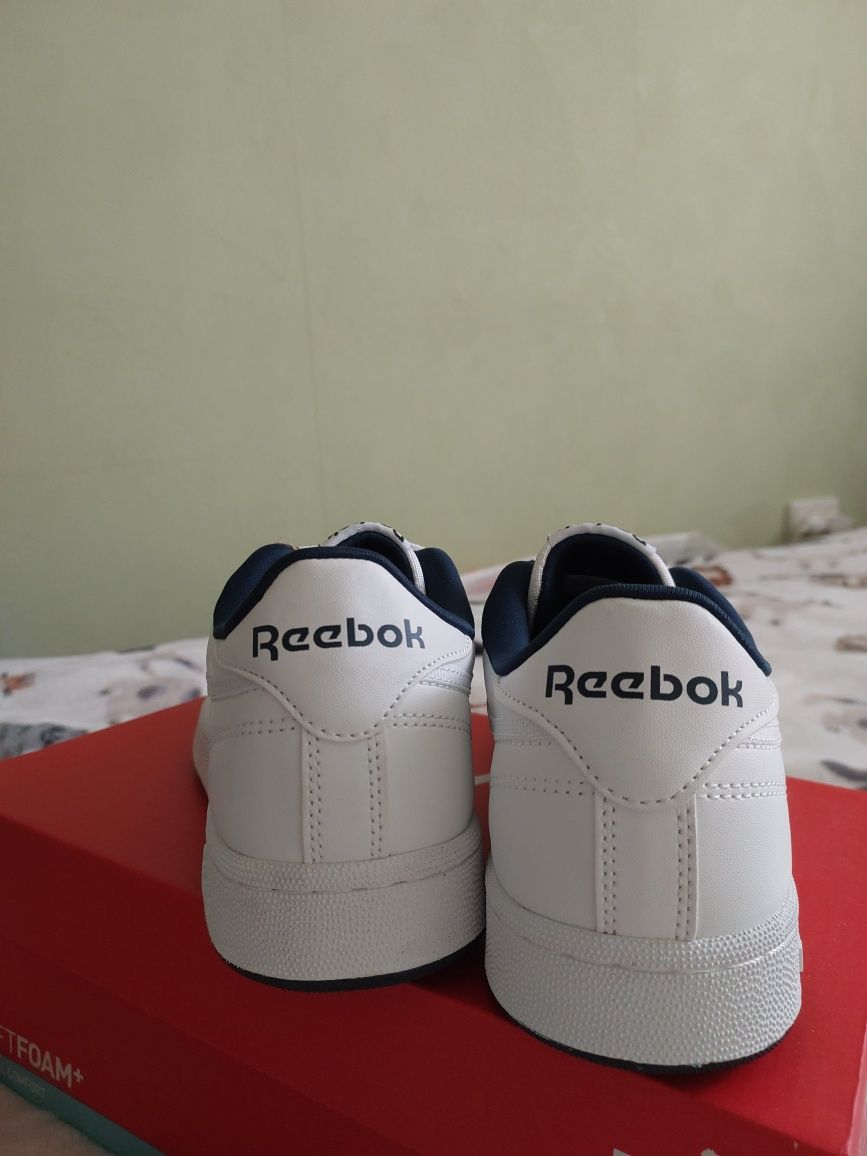 Шкіряні кросівки Reebok кожаные 37-38  кроссовки кеды