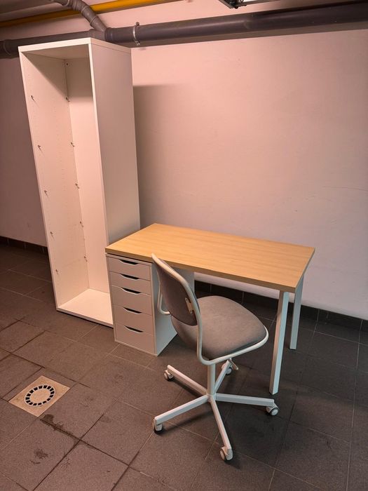 Zestaw mebli regał, biurko, krzesło, łóżko, szafki