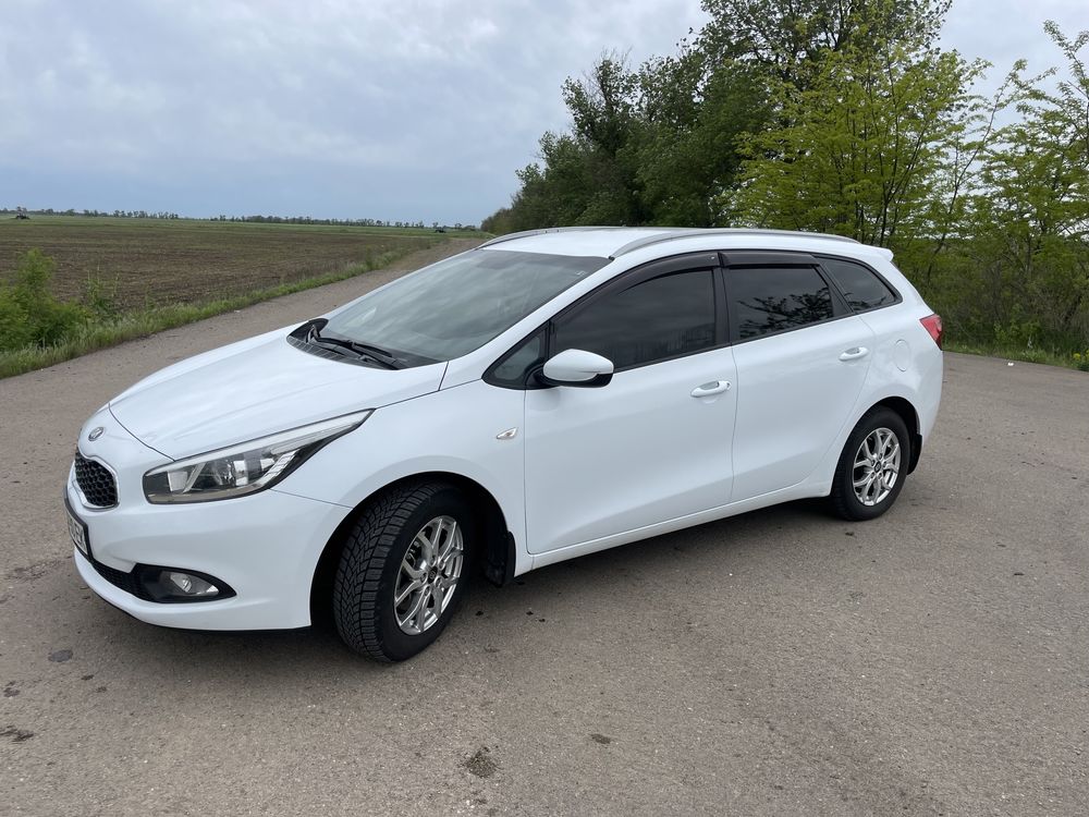 KIA Ceed 1.6d автомат універсал 2013