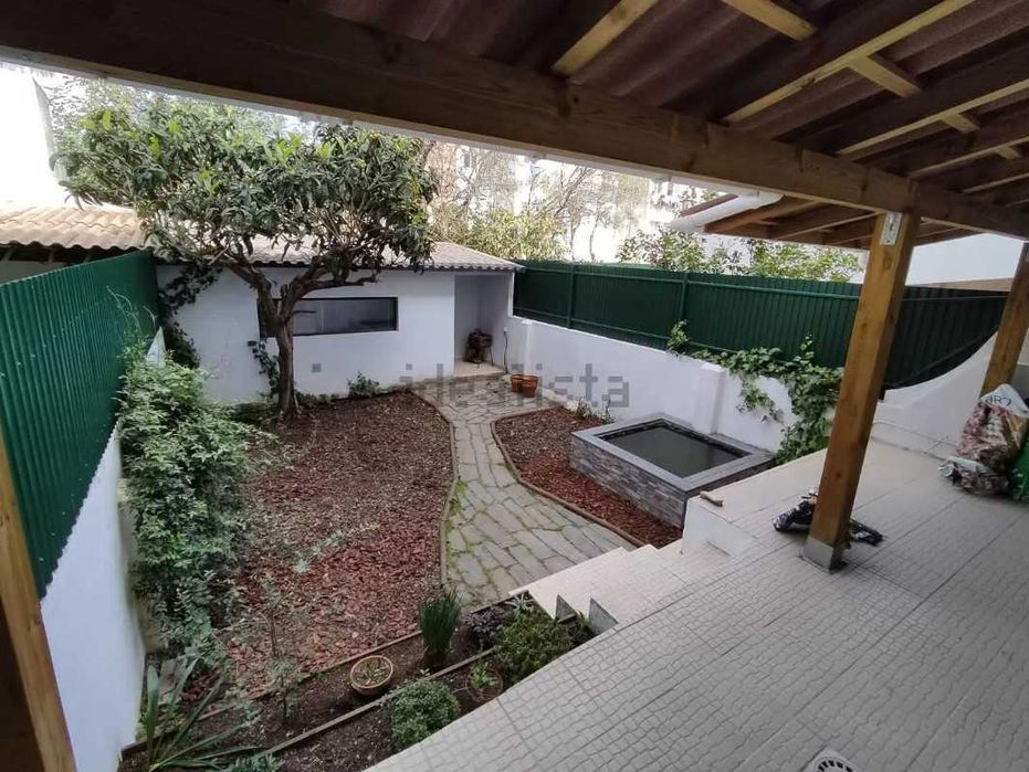 Arrenda-se apartamento T1+1 com Quintal/Terraço/Jardim