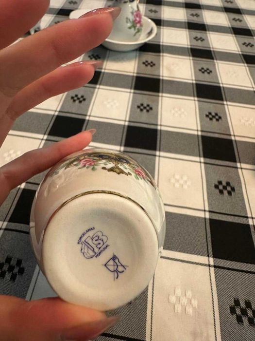Vendo conjunto de peças em porcelana decorativas antigas