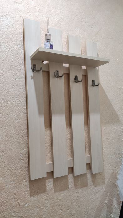 Вішалка настінна в передпокій, вішак
