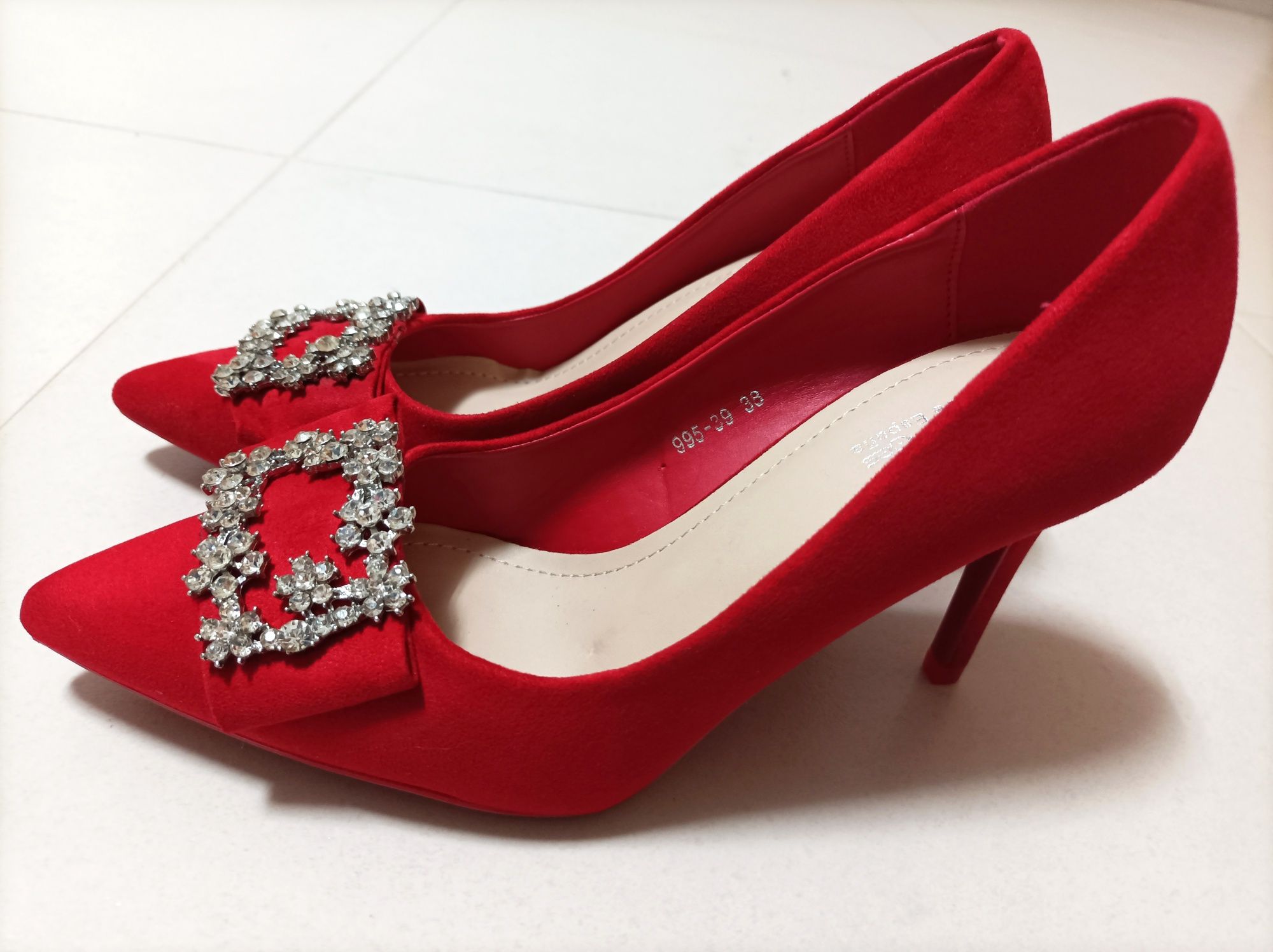 Sapatos vermelhos de salto alto (Novos - T. 38)