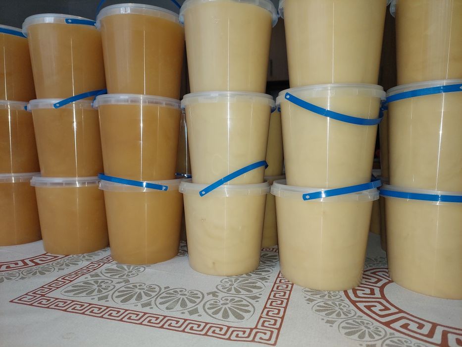 Пропоную мед бджолиний