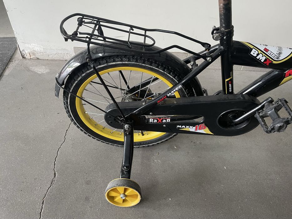 Fajny rowerek rower dziecięcy  bmx mateo 16 z boczmymi kółkami warto