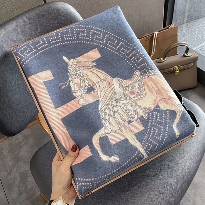 Тепла шаль–шарф Hermes