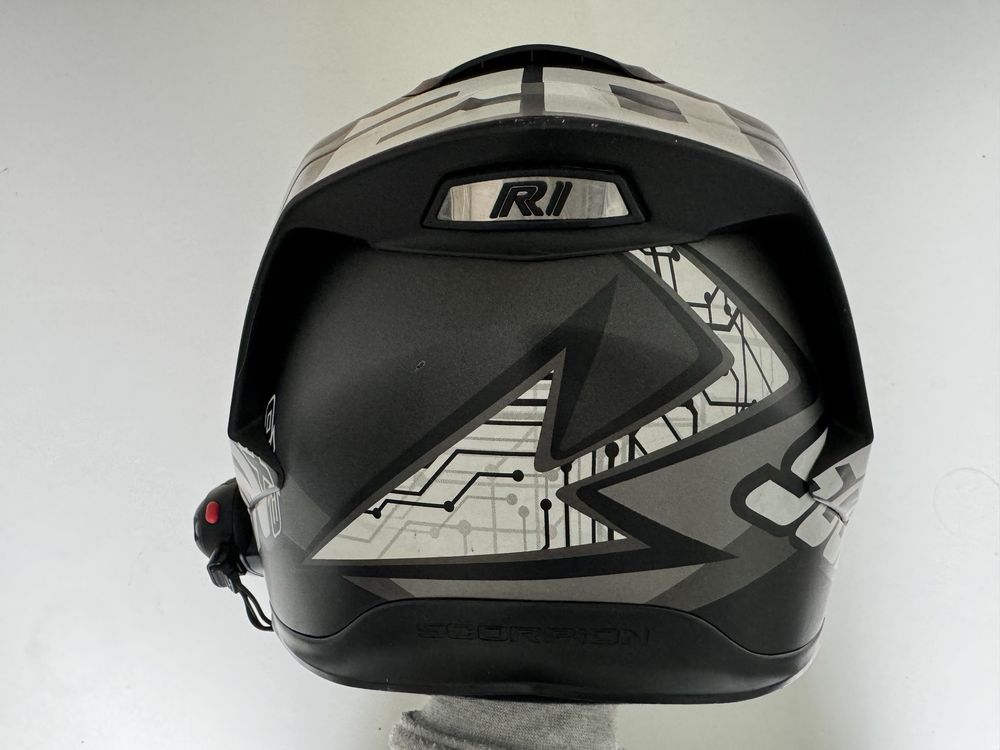 Capacete scorpion R1