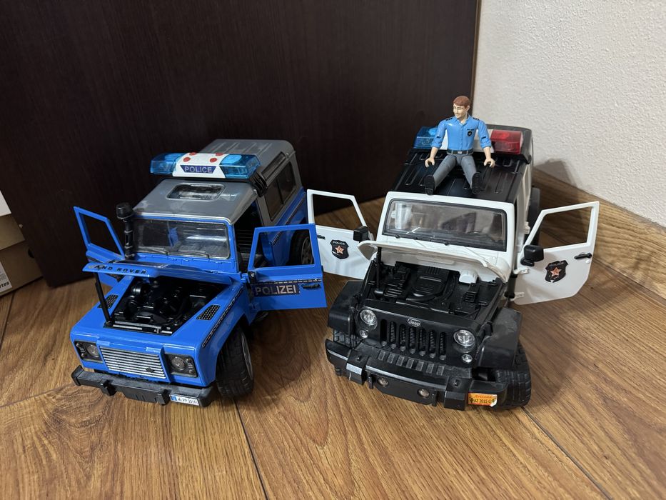 Bruder JEEP Policja + Figurka
