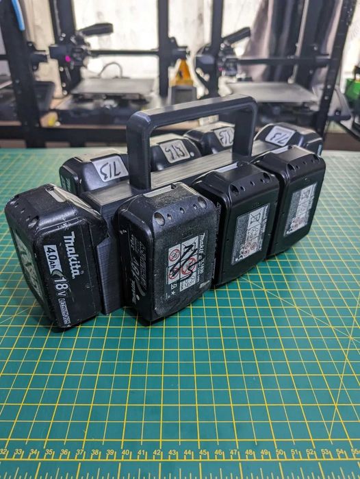 Koszyk, uchwyt na 8 Akumulatorów, Baterii do narzędzi Makita 18 V *