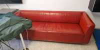 Lindo sofá vermelho em couro legítimo
