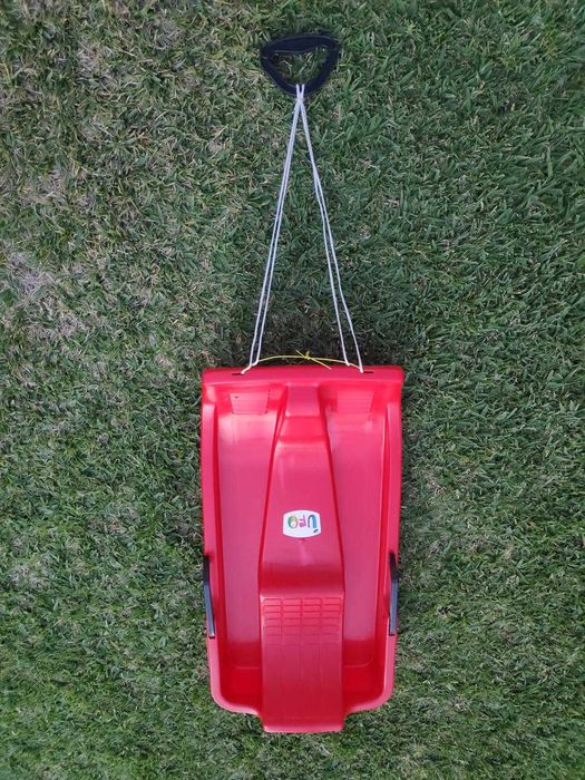 Trenó de criança com travões