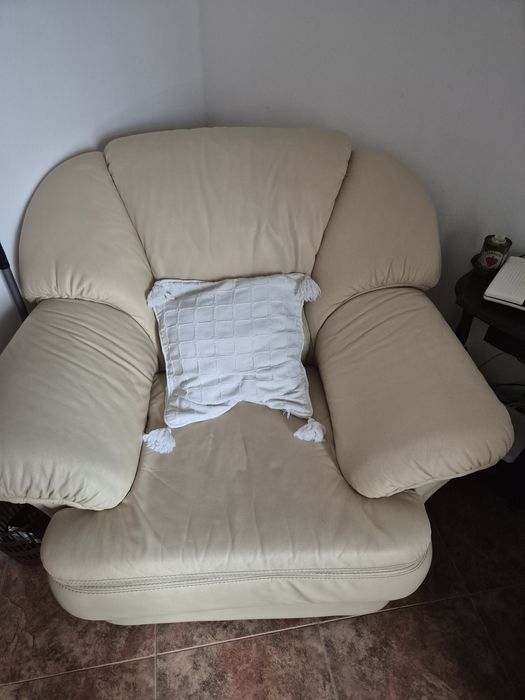 Conjunto de 3 Sofás em Pele Genuína – Elegância e Conforto como Novos