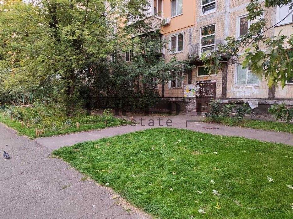 2-кімнатна біля метро • Швидка окупність • Ідеально під оренду